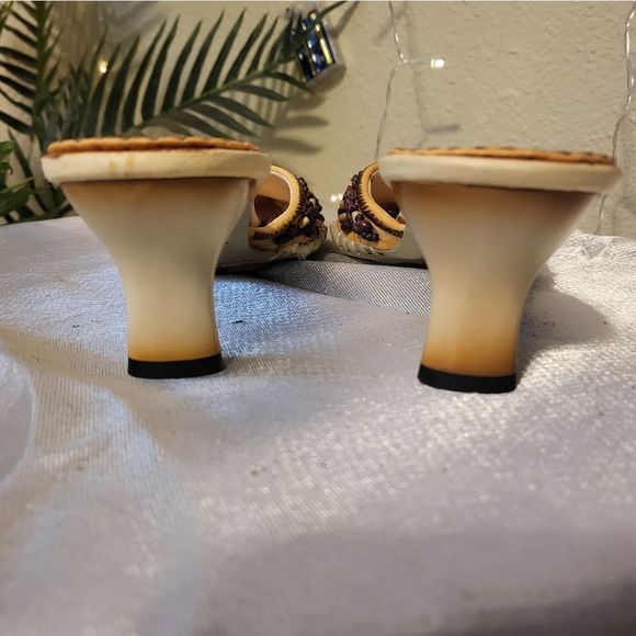 DOLLHOUSE SLIPPERS - Picture 2 of 3